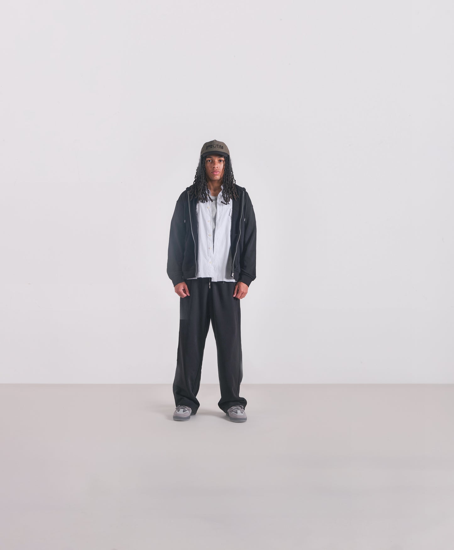 VAULT GREY