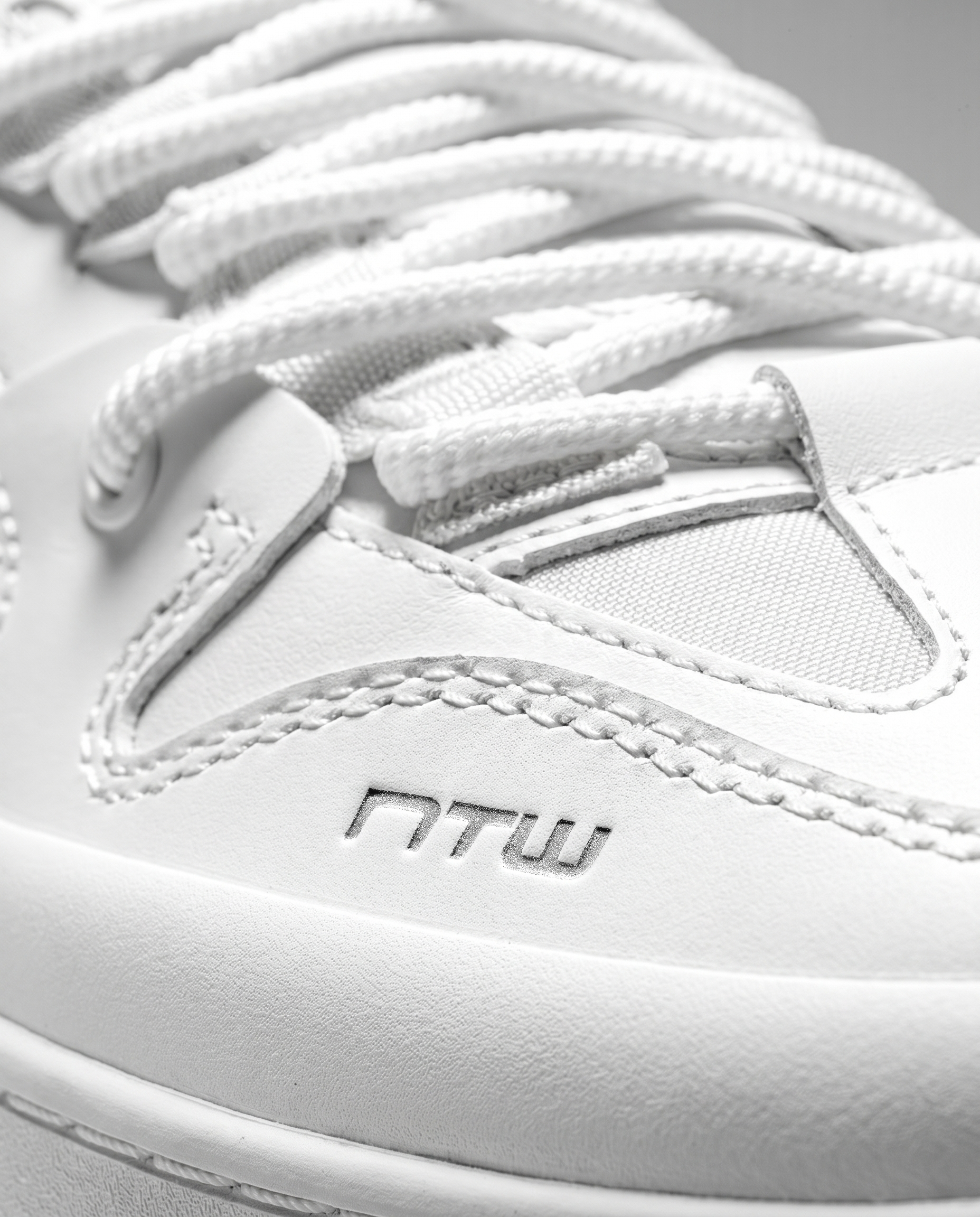 Vault TL Full White - VIP Window