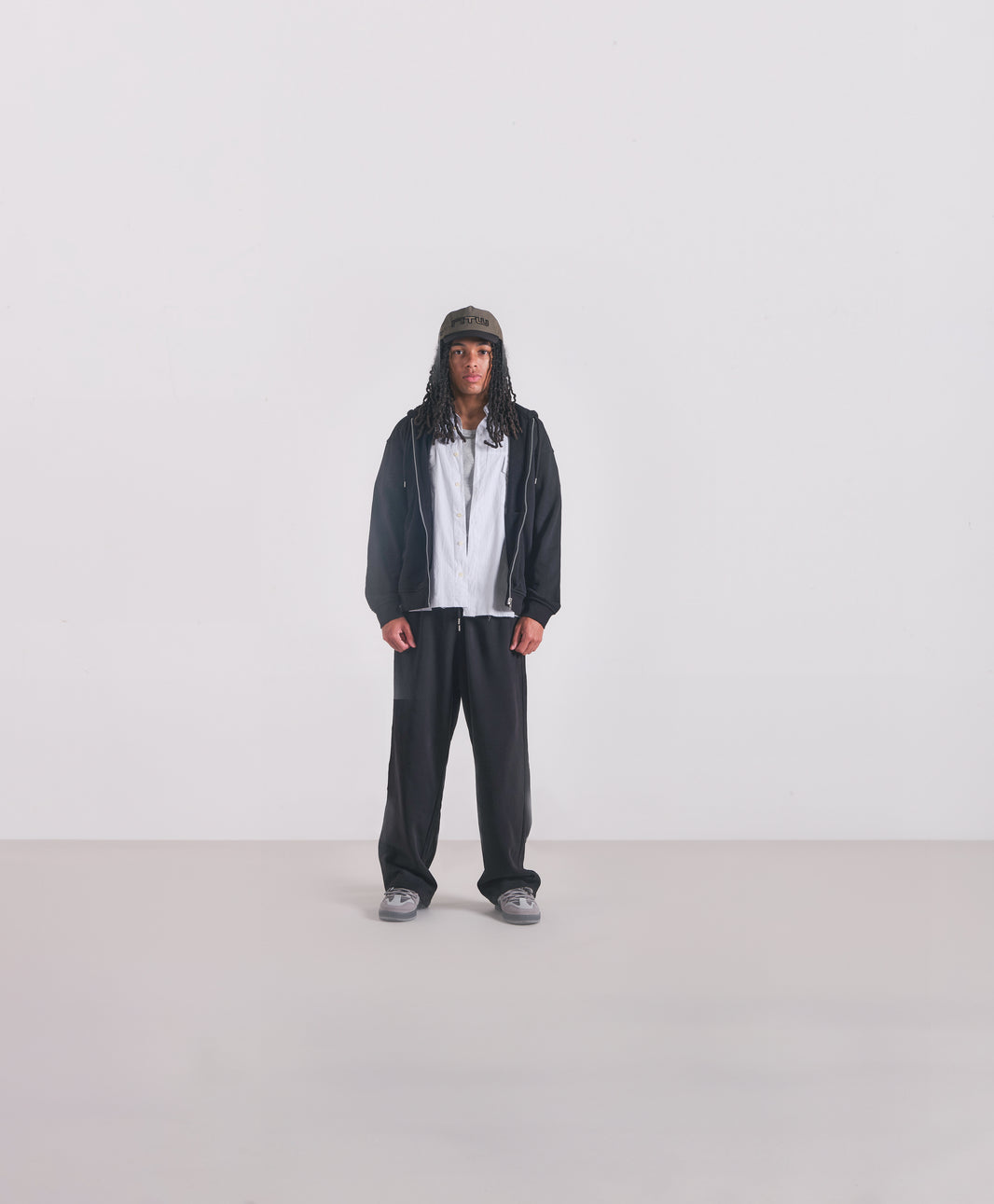 VAULT GREY